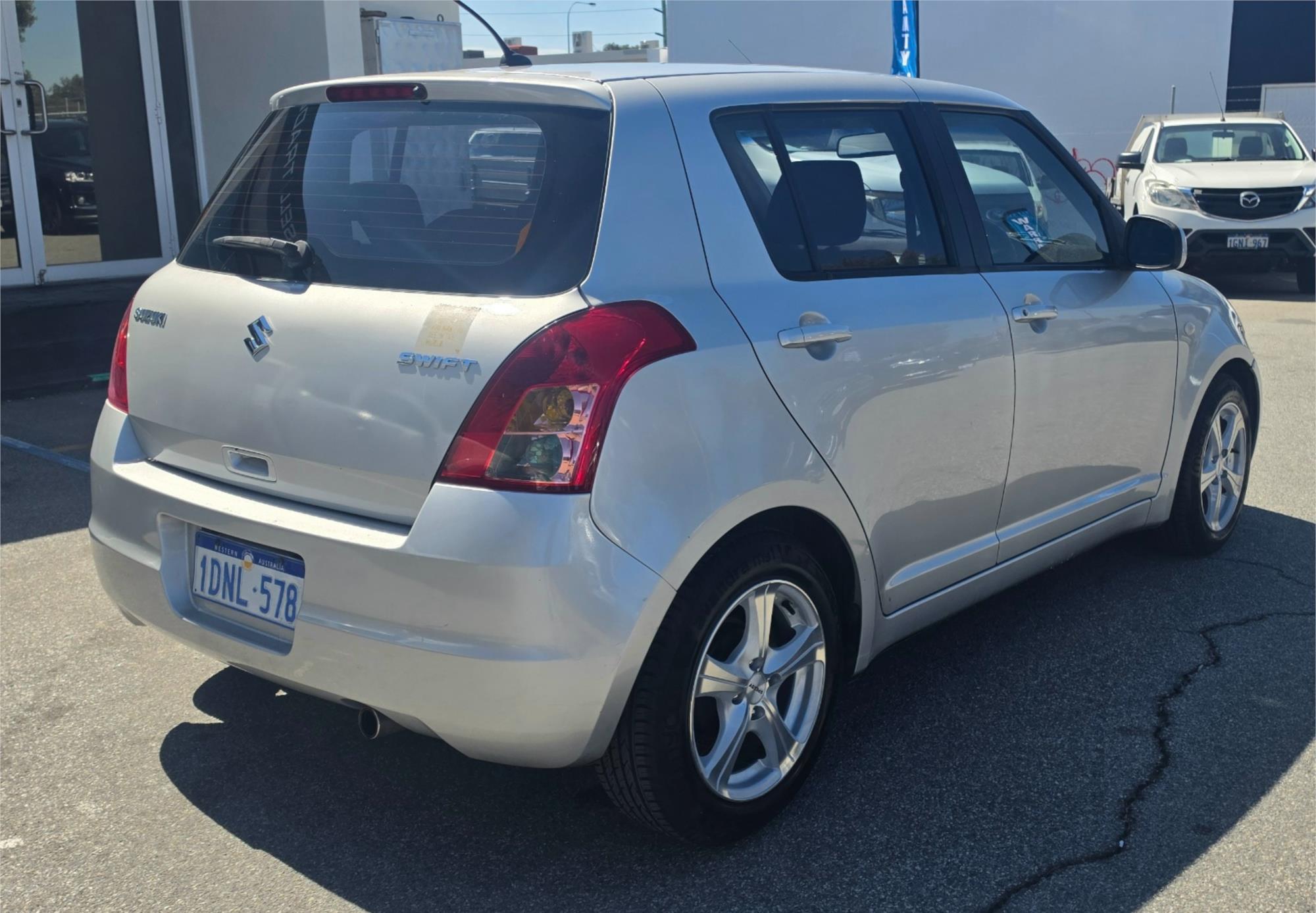 
								2010 Suzuki Swift full									