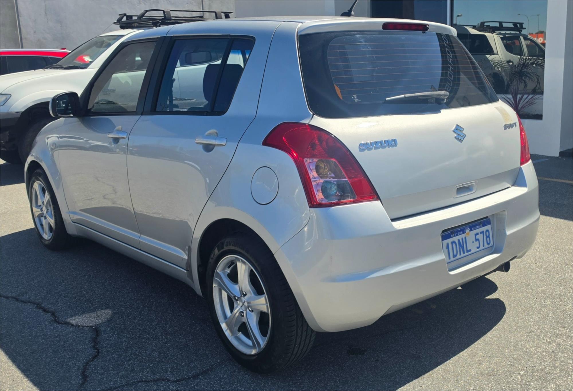 
								2010 Suzuki Swift full									