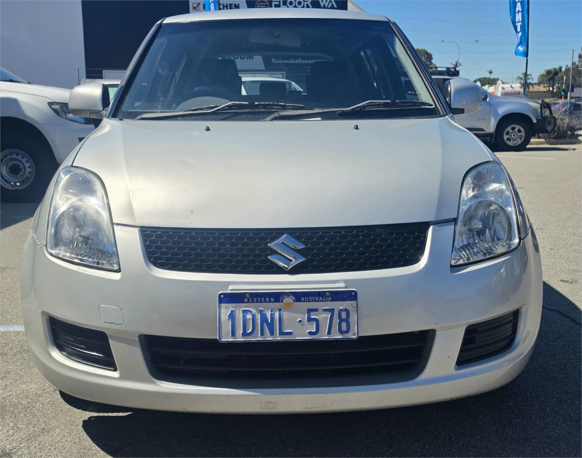 
								2010 Suzuki Swift full									