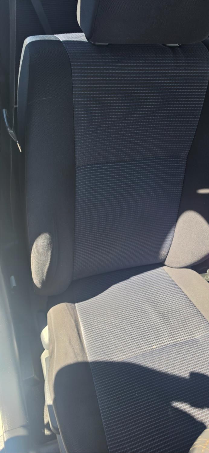 
								2010 Suzuki Swift full									