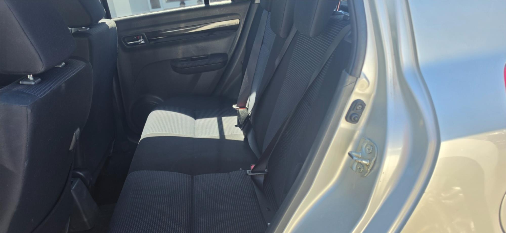 
								2010 Suzuki Swift full									