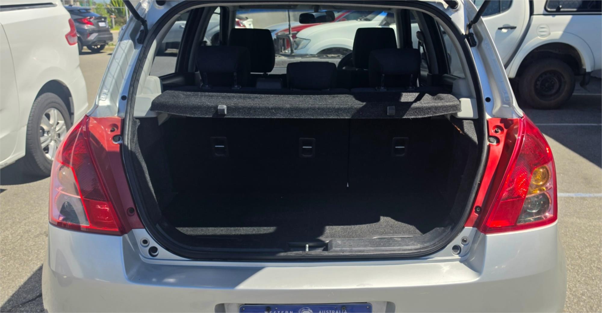 
								2010 Suzuki Swift full									
