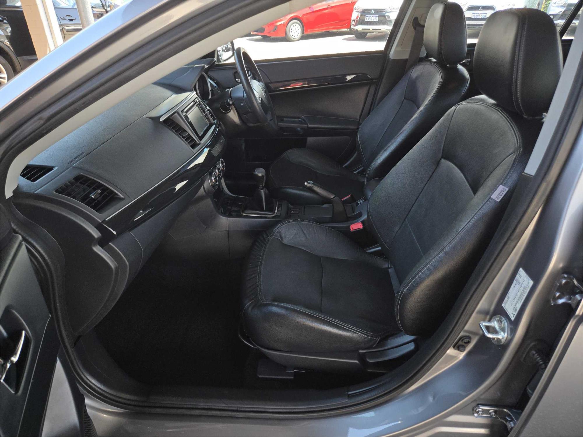 
								2012 Mitsubishi Lancer LX full									