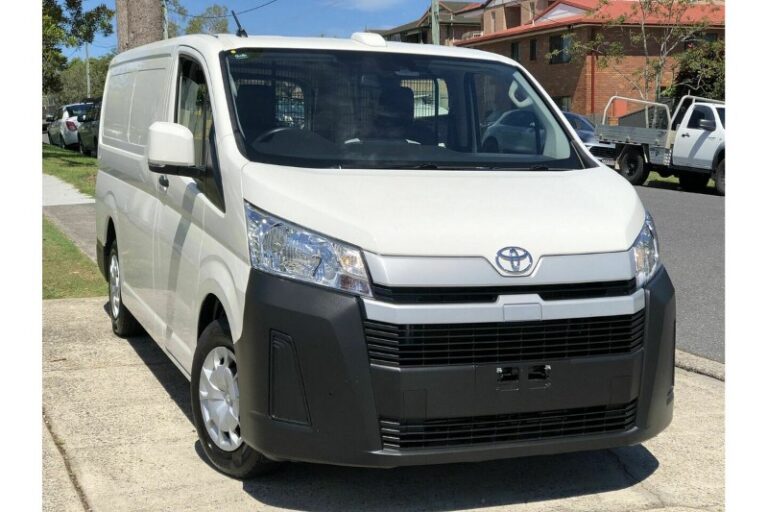 Toyota Hiace GDH300R LWB (2023)