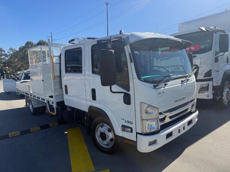 Isuzu N Series NPR 75-190 CREW CAB TABLE TOP CRANE (2016)