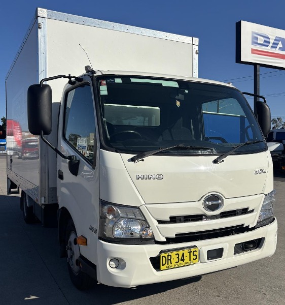 Hino 300 Series 616