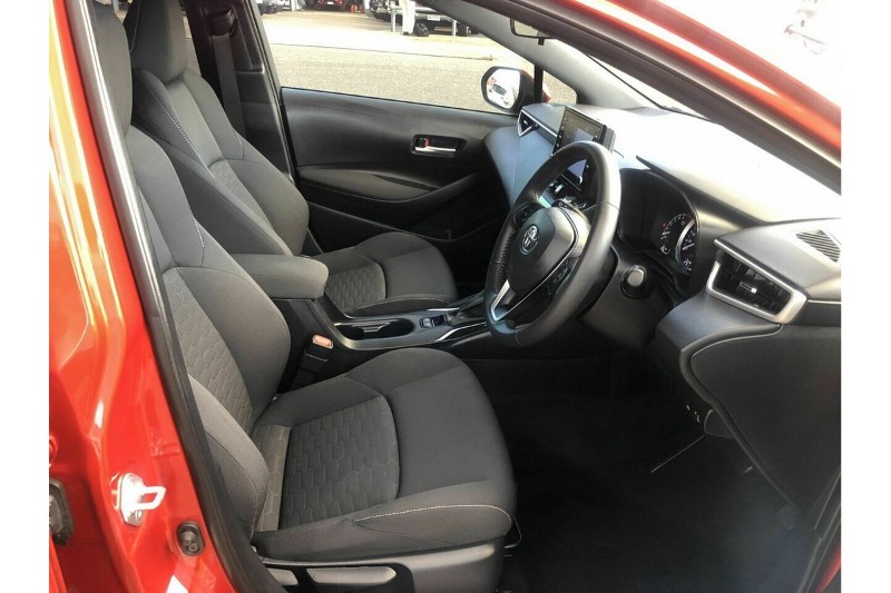 
								Toyota Corolla SX Hybrid ZWE211R (2018) full									