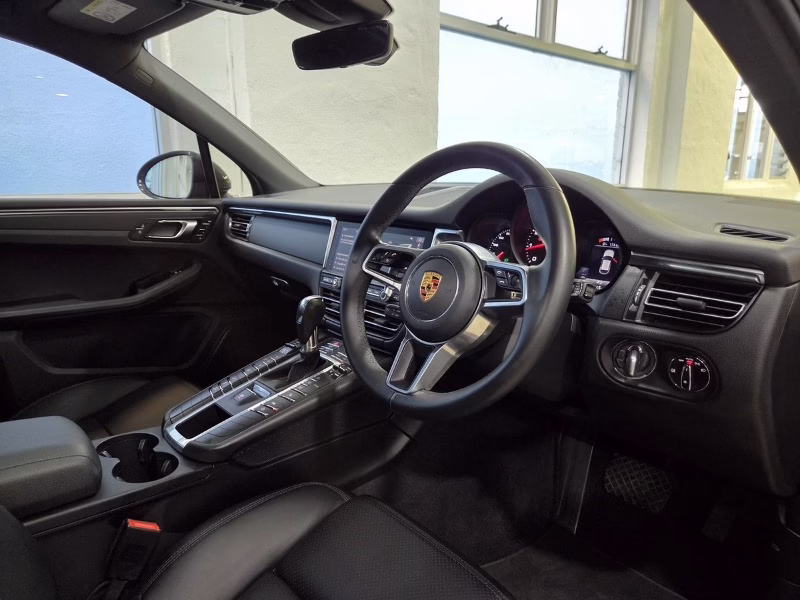 
								Porsche Macan (2020) full									