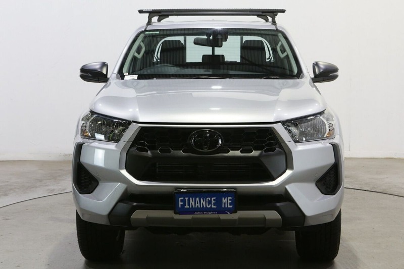 
								2025 Toyota Hilux SR GUN126R 4X4 full									