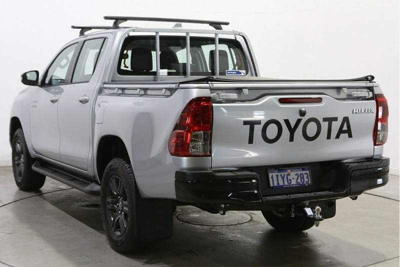 
								2025 Toyota Hilux SR GUN126R 4X4 full									