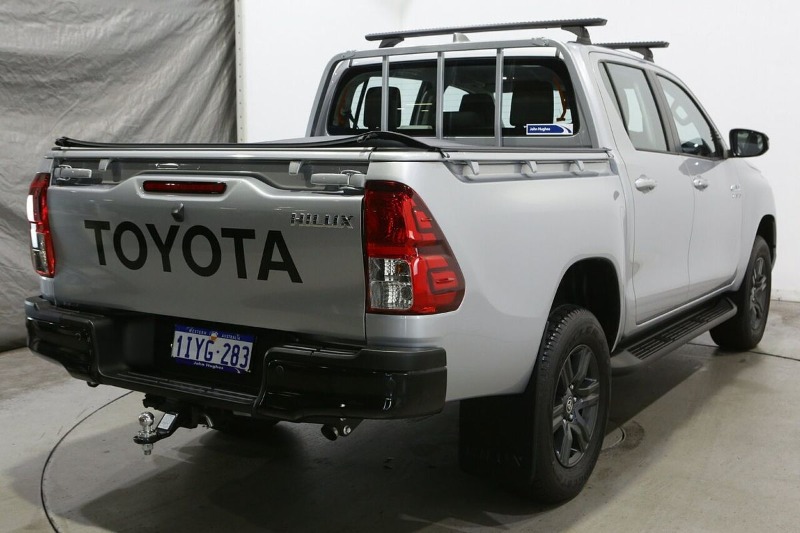 
								2025 Toyota Hilux SR GUN126R 4X4 full									