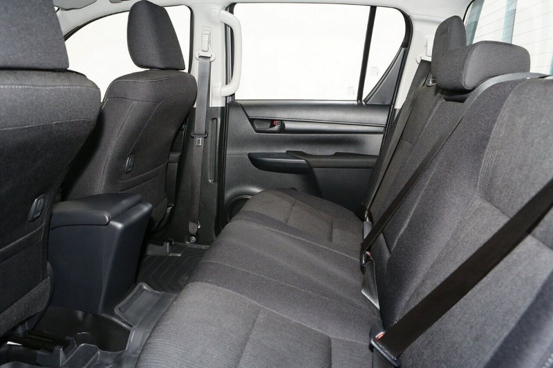 
								2025 Toyota Hilux SR GUN126R 4X4 full									