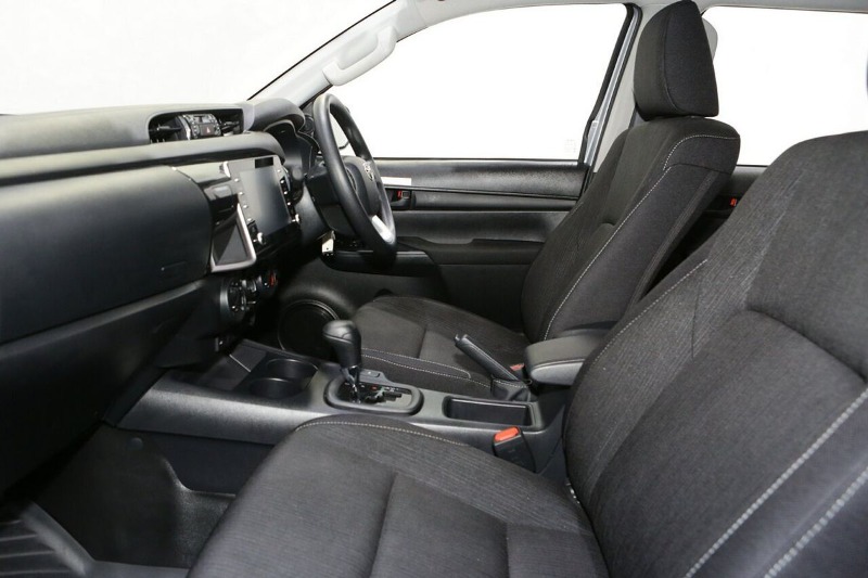 
								2025 Toyota Hilux SR GUN126R 4X4 full									
