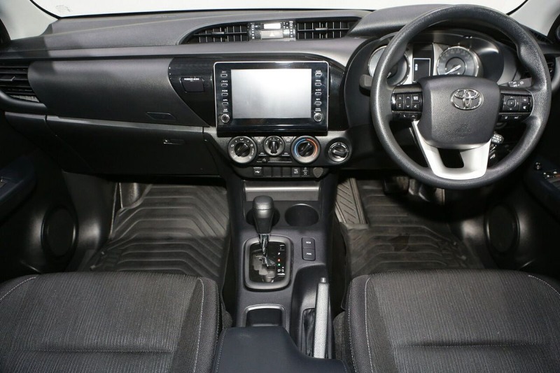 
								2025 Toyota Hilux SR GUN126R 4X4 full									