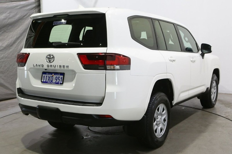 
								2024 Toyota Landcruiser GX FJA300R full									