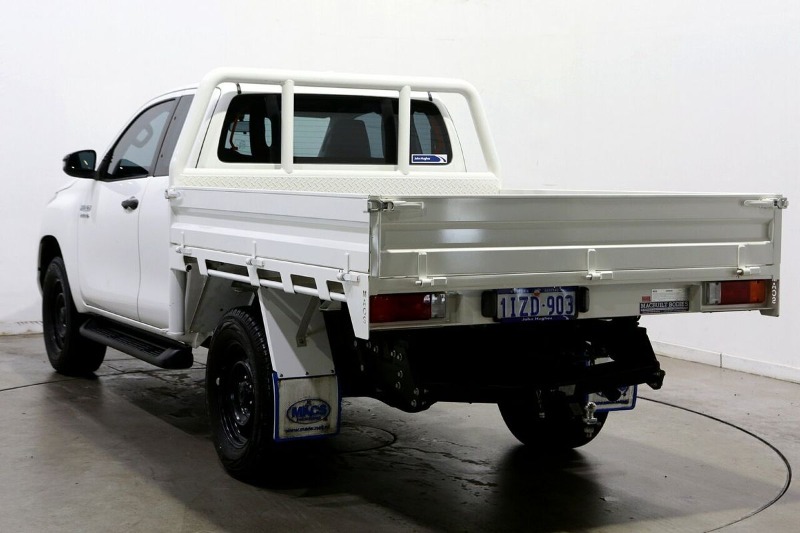 
								2022 Toyota Hilux SR GUN126R 4X4 full									