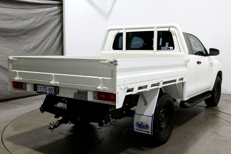 
								2022 Toyota Hilux SR GUN126R 4X4 full									