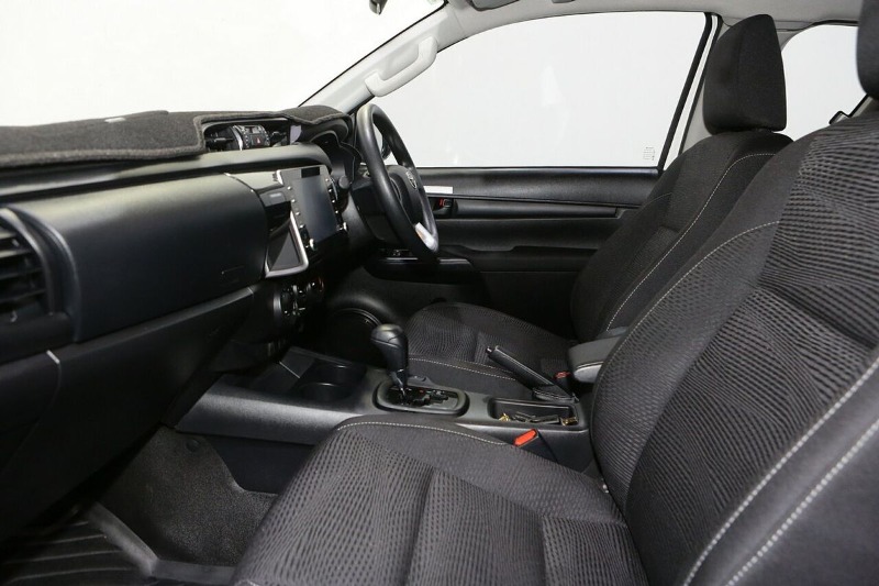
								2022 Toyota Hilux SR GUN126R 4X4 full									