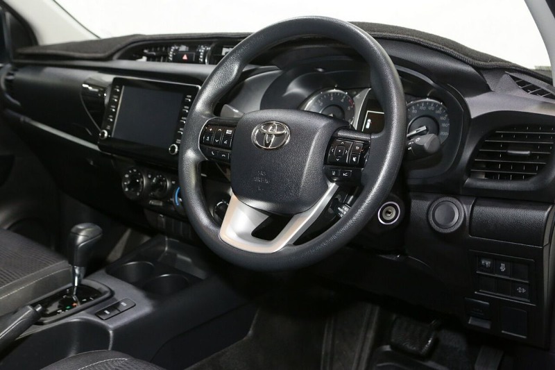 
								2022 Toyota Hilux SR GUN126R 4X4 full									