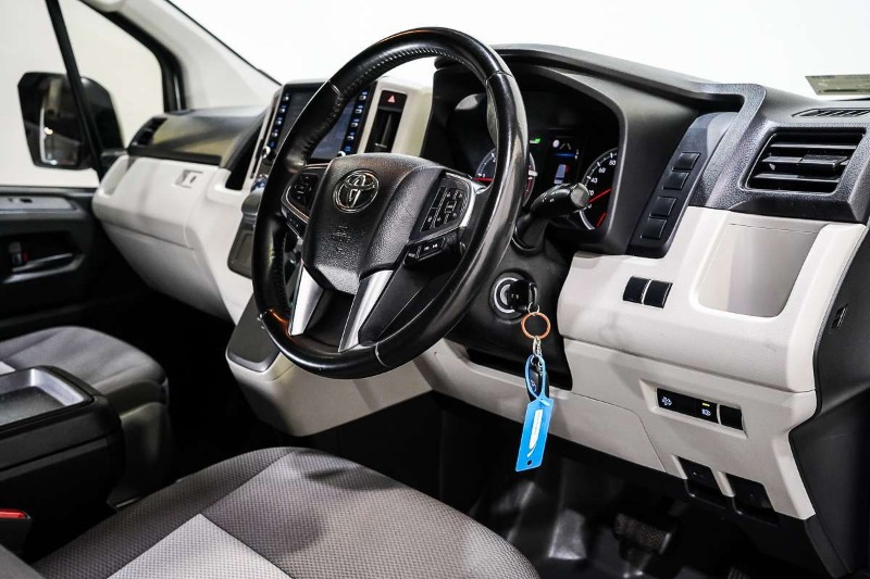
								2023 Toyota Hiace GDH300R LWB full									