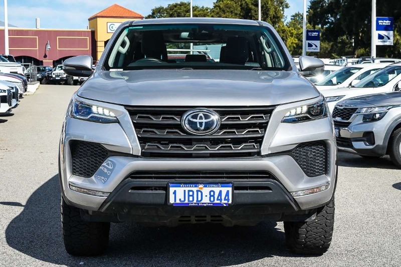 
								2023 Toyota Fortuner GX GUN156R full									