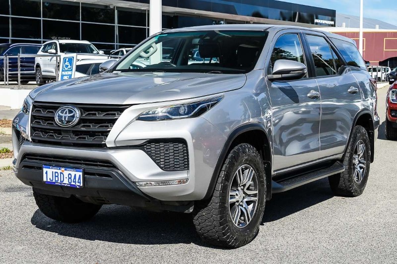 
								2023 Toyota Fortuner GX GUN156R full									
