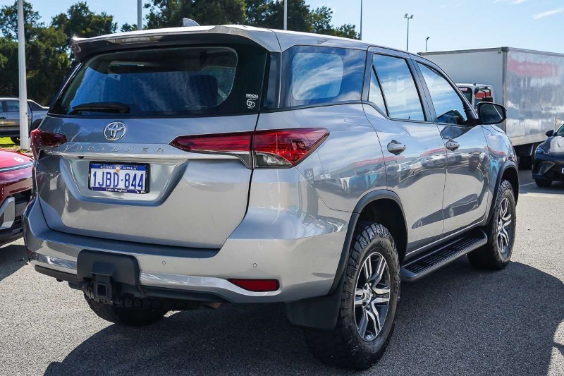 
								2023 Toyota Fortuner GX GUN156R full									