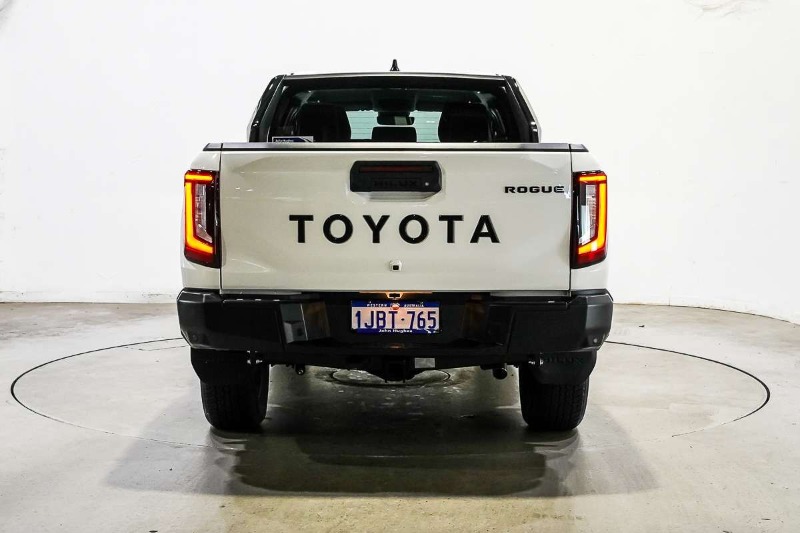 
								2026 Toyota Hilux Rogue 48V GUN227R 4X4 full									