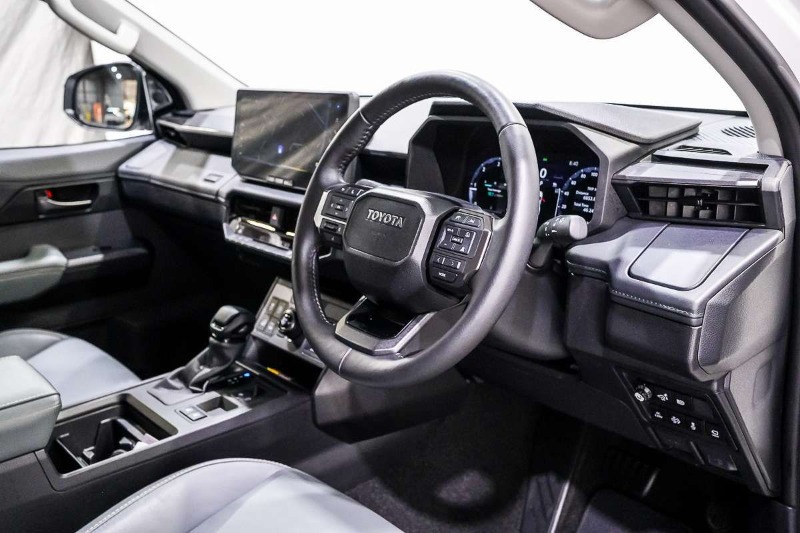 
								2026 Toyota Hilux Rogue 48V GUN227R 4X4 full									