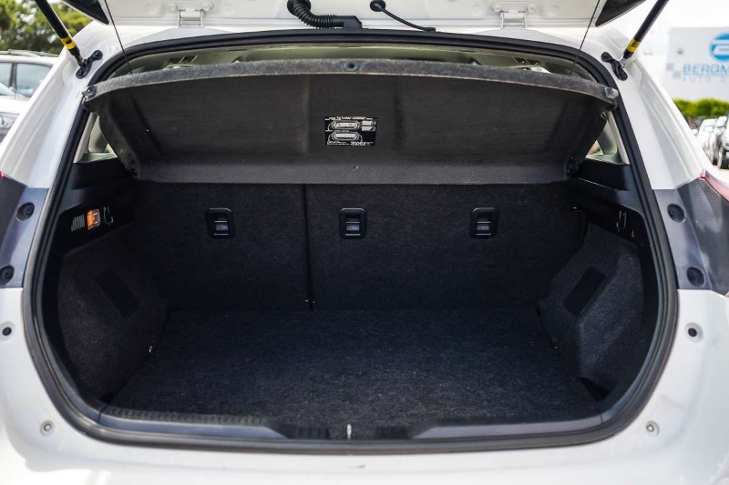 
								2015 Toyota Corolla Ascent ZRE182R full									
