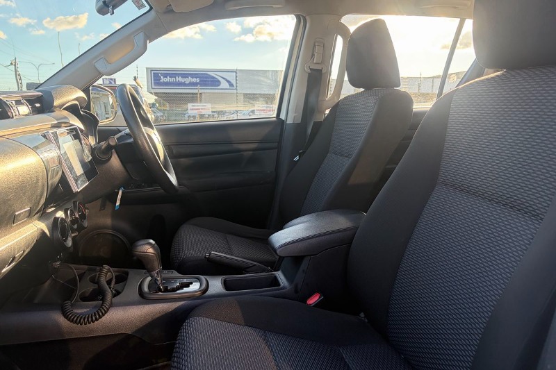 
								2019 Toyota Hilux Workmate TGN121R Rear Wheel Drive full									