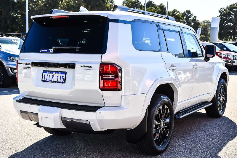 
								2025 Toyota Landcruiser Prado Kakadu GDJ251R full									