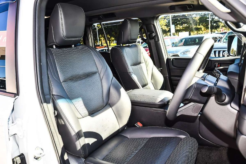 
								2025 Toyota Landcruiser Prado Kakadu GDJ251R full									