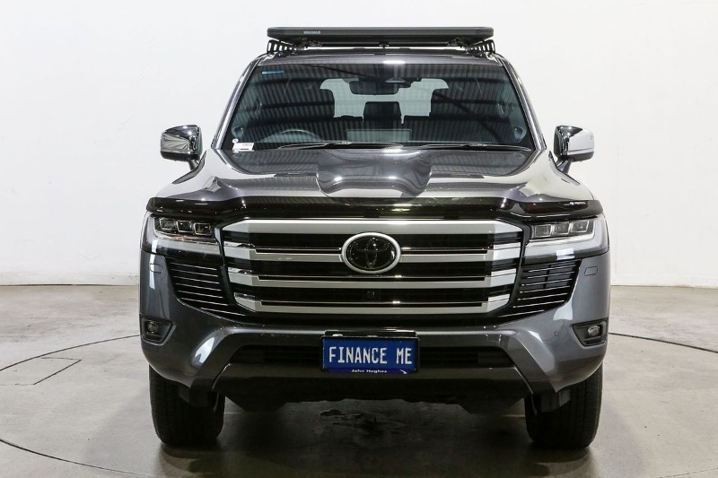 
								2025 Toyota Landcruiser Sahara FJA300R full									