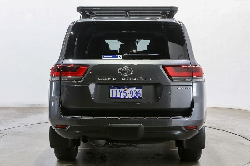 
								2025 Toyota Landcruiser Sahara FJA300R full									