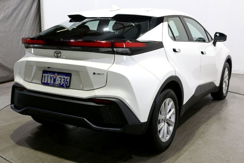 
								2024 Toyota C-HR GXL ZYX20R full									