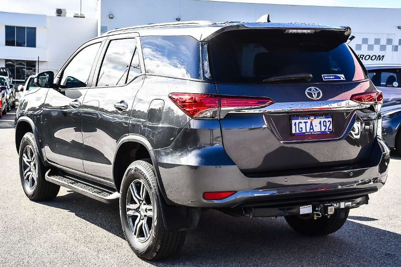 
								2019 Toyota Fortuner GXL GUN156R full									