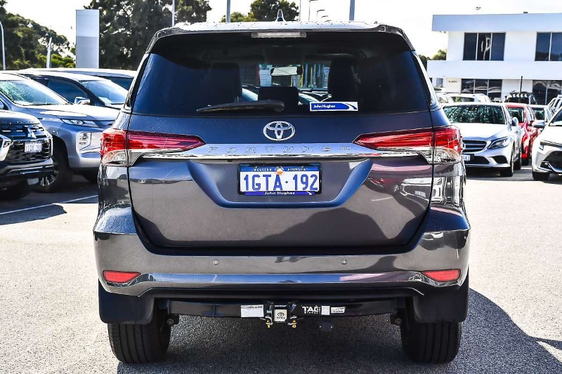 
								2019 Toyota Fortuner GXL GUN156R full									