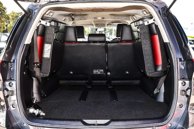 
								2019 Toyota Fortuner GXL GUN156R full									