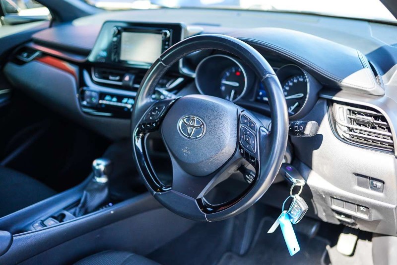 
								2018 Toyota C-HR NGX10R full									