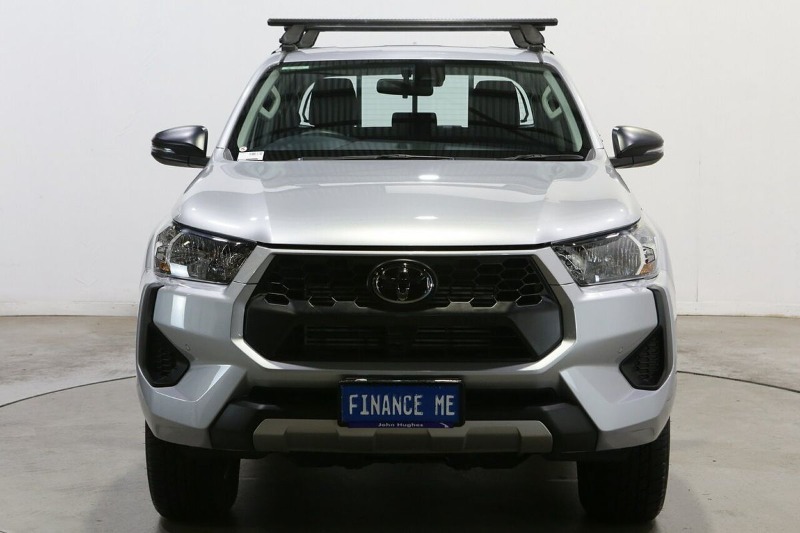 
								2025 Toyota Hilux SR GUN126R 4X4 full									