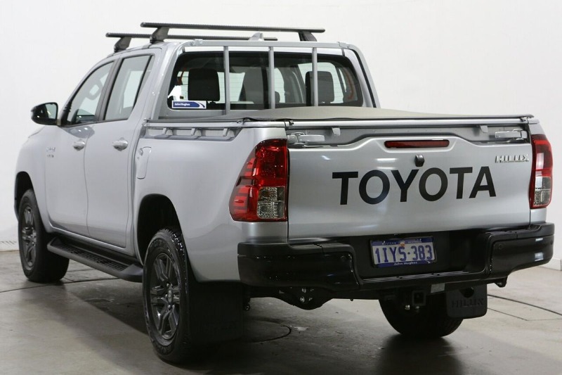 
								2025 Toyota Hilux SR GUN126R 4X4 full									