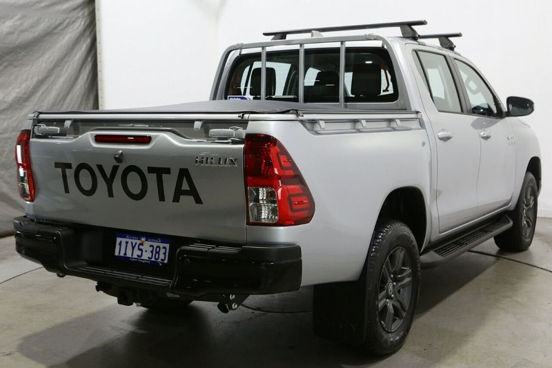 
								2025 Toyota Hilux SR GUN126R 4X4 full									