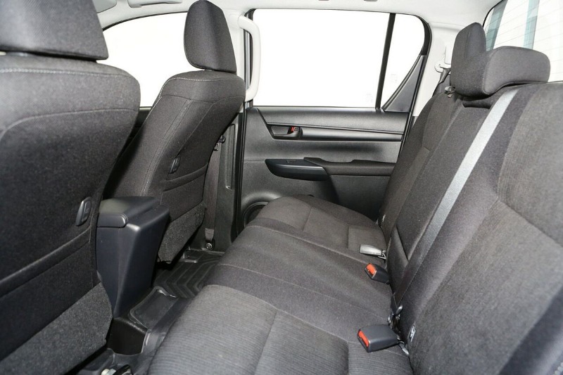 
								2025 Toyota Hilux SR GUN126R 4X4 full									