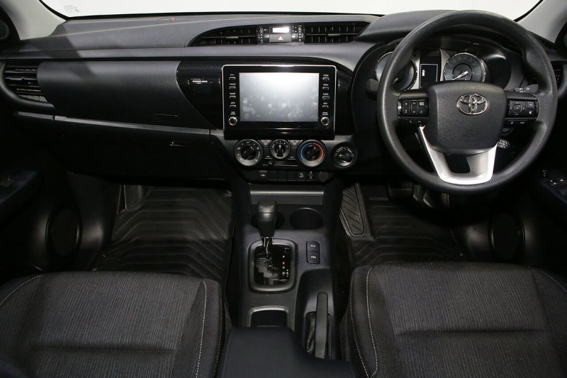
								2025 Toyota Hilux SR GUN126R 4X4 full									