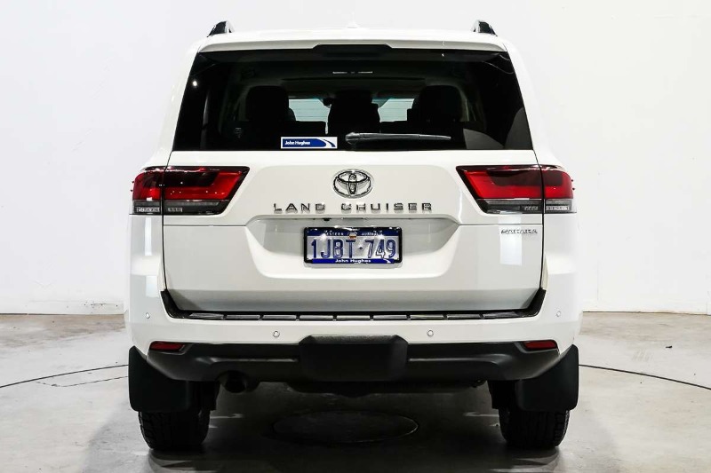 
								2022 Toyota Landcruiser Sahara FJA300R full									