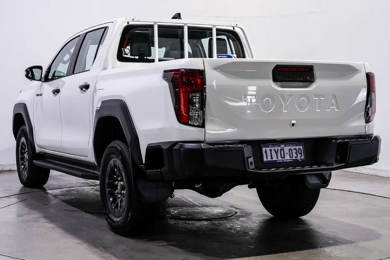 
								2026 Toyota Hilux SR 48V GUN227R 4X4 full									