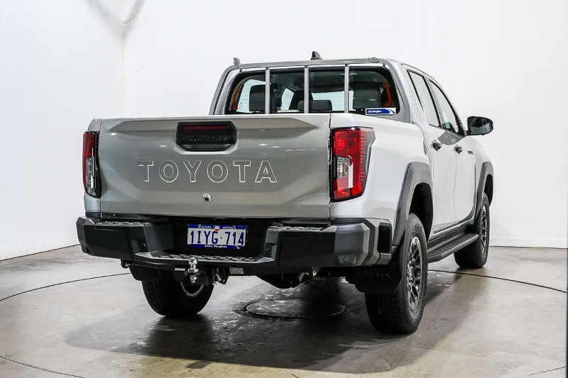 
								2026 Toyota Hilux SR 48V GUN227R 4X4 full									