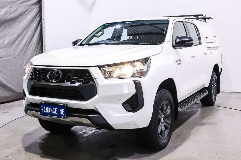 
								2025 Toyota Hilux SR GUN126R 4X4 full									