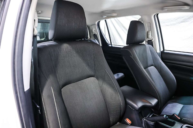 
								2025 Toyota Hilux SR GUN126R 4X4 full									
